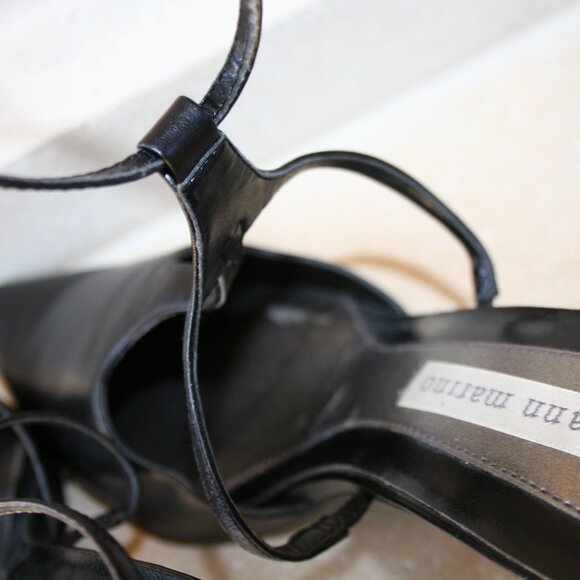 Black Leather Pump/ Closed Pointed Toe, Strapped Heels Size 8M - Picture 5 of 9